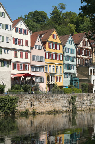 De oever van de Neckar in Tübingen