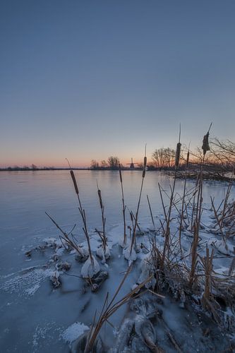 Sneeuw, ijs en een mooie zonsopkomst bij de molen