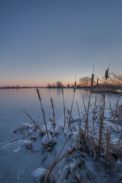 Snow, ice and a beautiful sunrise at the mill by Moetwil en van Dijk - Fotografie