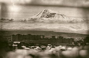 Yerevan and Mount Ararat van Richard Wareham