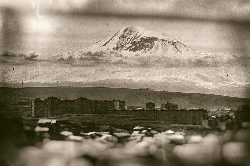 Yerevan and Mount Ararat van Richard Wareham