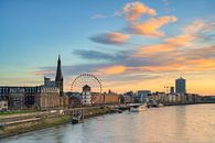 Vieille ville de Düsseldorf avec grande roue par Michael Valjak Aperçu