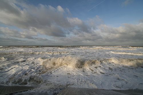 springtij aan het Casino in Middelkerke