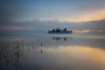 Mistige atmosfeer aan het meer -- ambiance brumeuse au bord du lac van Christina Bauer Photos