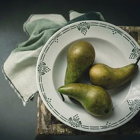 Pears in the late afternoon by Laura van Driel