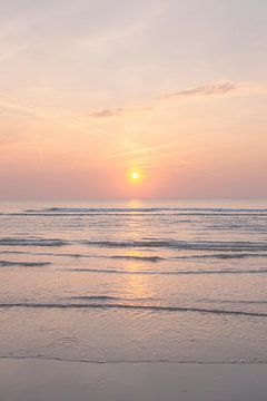 Petites vagues dans la mer au coucher du soleil | photographie de voyage imprimée | Pays-Bas