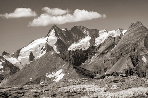 Nuages au-dessus du Grossglockner en sépia