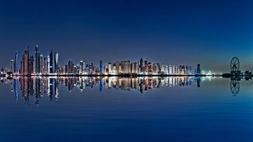 Dubai Skyline Reflectie, Dubai Marina van Dieter Meyrl