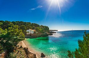 Paysage insulaire idyllique, plage de Majorque, baie de Cala Gat, Espagne