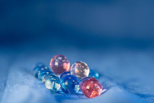 verspiegelte Kugeln auf Textil