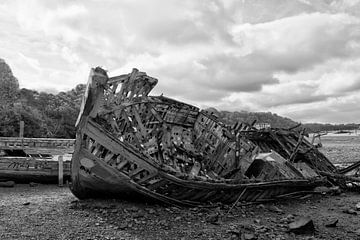 HDR urbex Cimetiere a bateaux ship graveyard at Quelmer brittany sur W J Kok