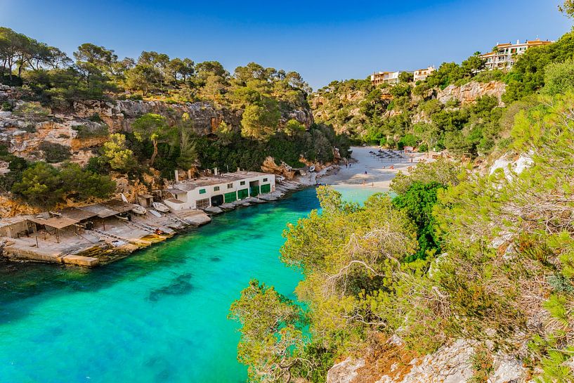 Belle plage de la baie de Cala Pi à Majorque, Espagne par Alex Winter
