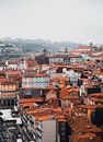 De Portugese stad Porto in de mist van Dayenne van Peperstraten thumbnail