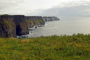 Die Cliffs of Moher sind die bekanntesten Klippen in Irland.