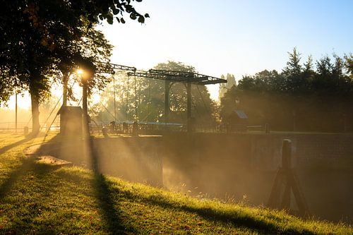 Brug in ochtendmist