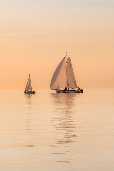 Zomer in Friesland op het IJsselmeer bij Stavoren. von Harrie Muis