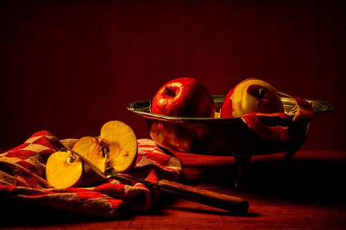 Une nature morte : Pommes avec bol de fruits