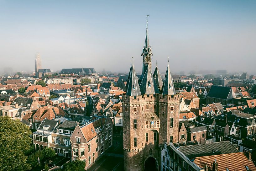 Sassenpoort oude poort in Zwolle tijdens zomer zonsopgang van Sjoerd van der Wal Fotografie