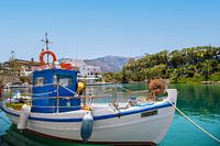 Vissersboot in de baai van Sisi, Kreta