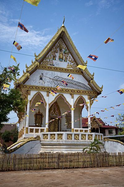 Wat PhonKoung: spiritual beauty and serenity by Frank Photos