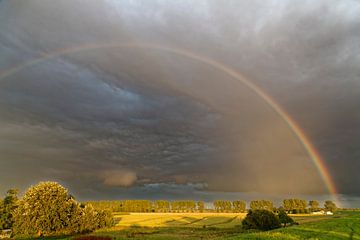 Arc-en-ciel dans le ciel du soir sur Rolf Pötsch