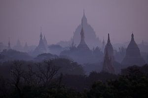 Die Tempel von Bagan in Myanmar bei Sonnenuntergang