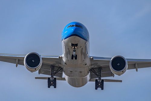 KLM Boeing 777-300 vlak voor de landing.