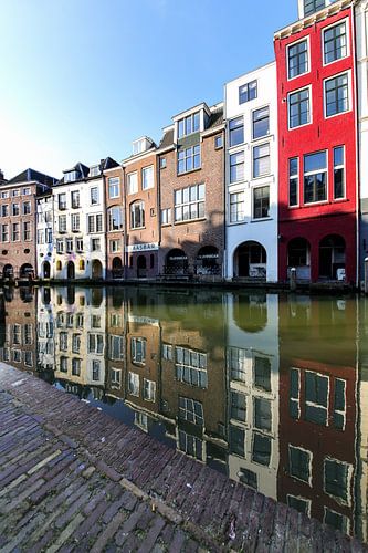 Reflets des bâtiments du canal Oudegracht à Utrecht