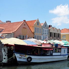 Floating market Willemstad, Curaçao van Martin Van der Pluym