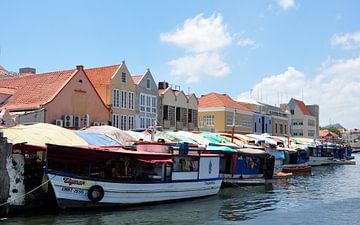 Floating market Willemstad, Curaçao by Martin Van der Pluym