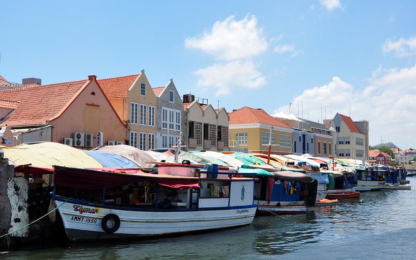 Floating market Willemstad, Curaçao van Martin Van der Pluym
