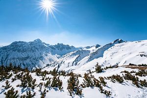 Vue hivernale dans les montagnes de Tannheim sur Leo Schindzielorz