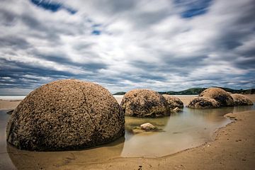 Blocs rocheux de Moeraki II sur Martin de Bock