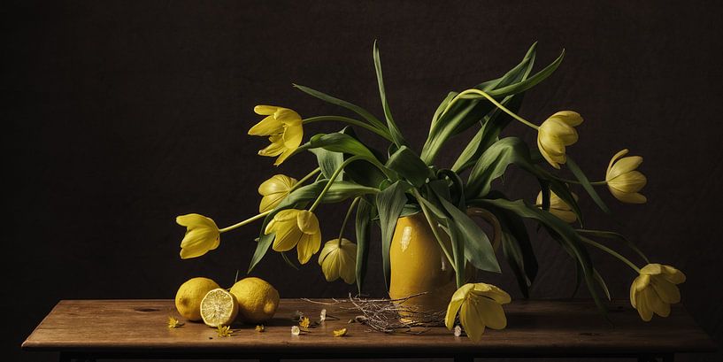 Still life tulips by Monique van Velzen