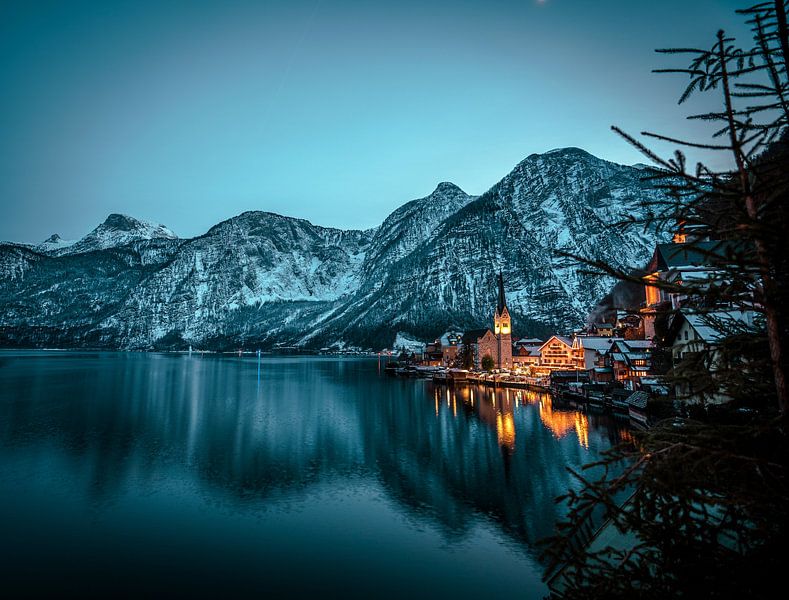Evening in Hallstatt am See in Austria by Patrick Groß