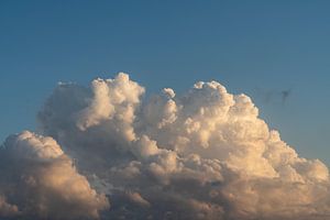 Weiche, rosafarbene Wolken und blauer Himmel 1