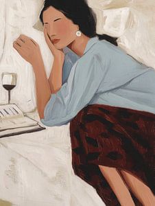 Frau in Ruhe mit Buch und Glas Wein