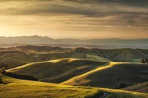Collines au coucher du soleil. Volterra, Toscane