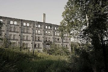 Ruine du bâtiment de stockage du complexe de moulins Böllberg à Halle en Allemagne