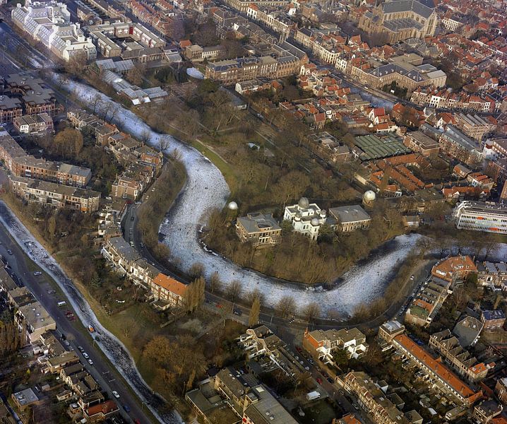 1986: Historic aerial view of Leiden in winter by Frans Rombout
