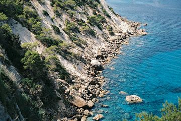Kliffen en golven: De spectaculaire kust van Ibiza 1 // Ibiza // Natuur- en Reisfotografie van Diana van Neck Photography