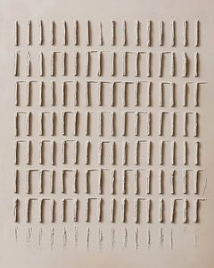 Minimalistisches Gitter mit subtilen Einschnitten und Texturen