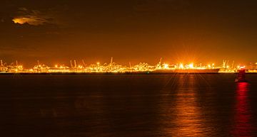 Port at night by Bas Barink