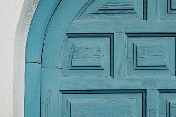 Detail einer blauen Tür an der Mittelmeerküste