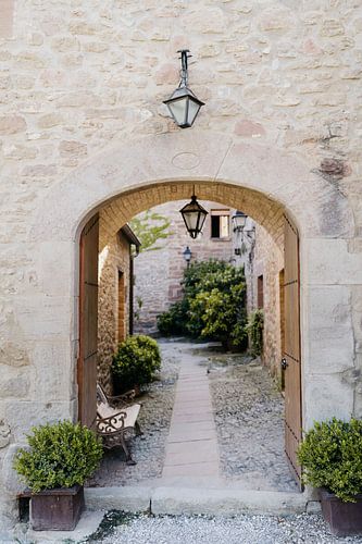 Ansicht - Bögen auf der Straße in La Masia del Castelladral in Spanien