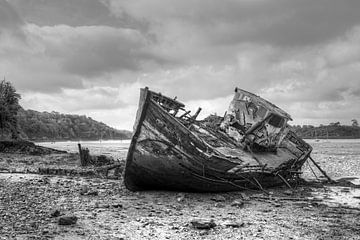 HDR urbex Cimetiere a bateaux scheepskerkhof te Quelmer bretagne