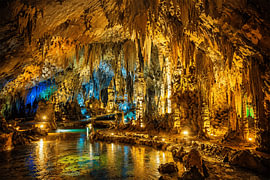 Gong-Höhle – (Gua Gong) Pacitan, Ost-Java, Indonesien von Vínculae