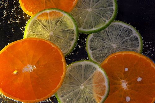 Mandarijn en limoen met bubbels