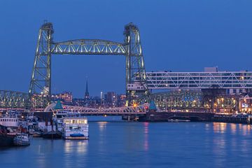 Blaues Hef in Rotterdam von Ilya Korzelius