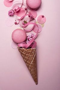Een roze macaron feestje in een ijsje